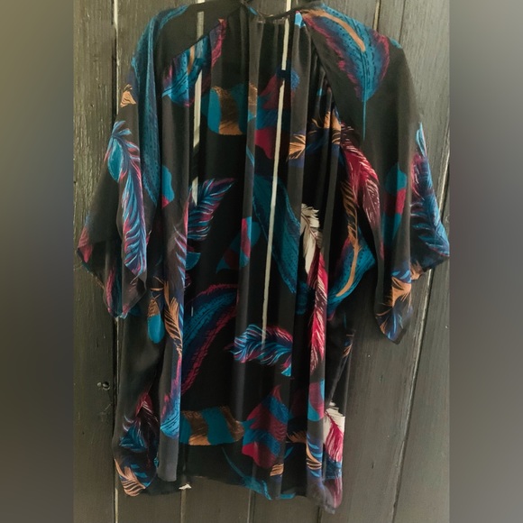Vintage EXPRESS Oversized Short Kimono🪶🪶🪶🪶 - Picture 4 of 5
